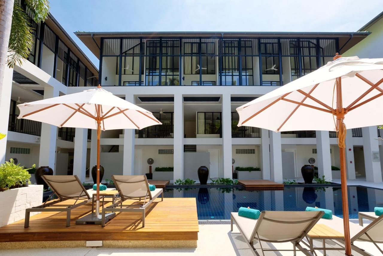 Outrigger Surin Beach Resort - Sha Extra Plus Eksteriør billede The hotel's pool