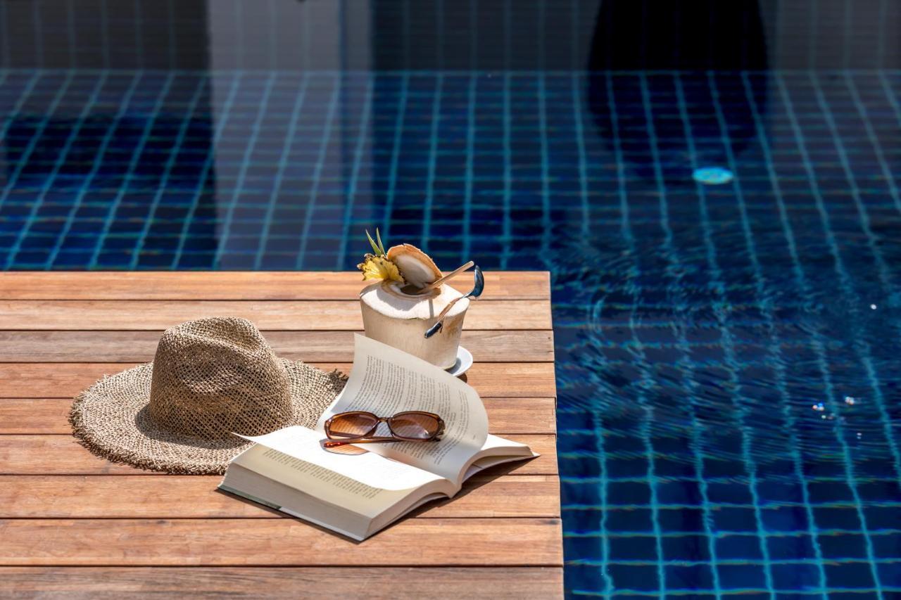 Outrigger Surin Beach Resort - Sha Extra Plus Eksteriør billede A poolside table