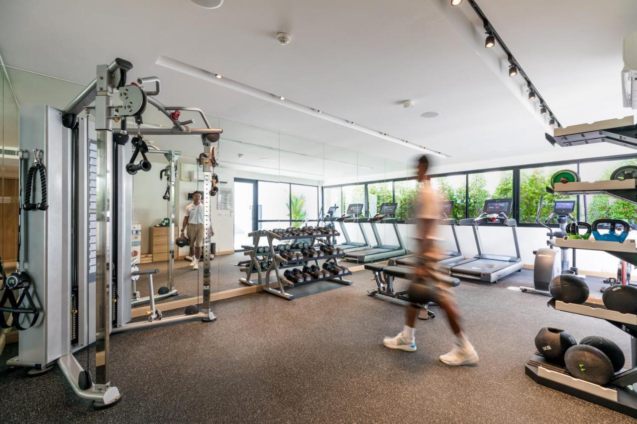 Outrigger Surin Beach Resort - Sha Extra Plus Eksteriør billede The gym at the 100 Queen's Gate