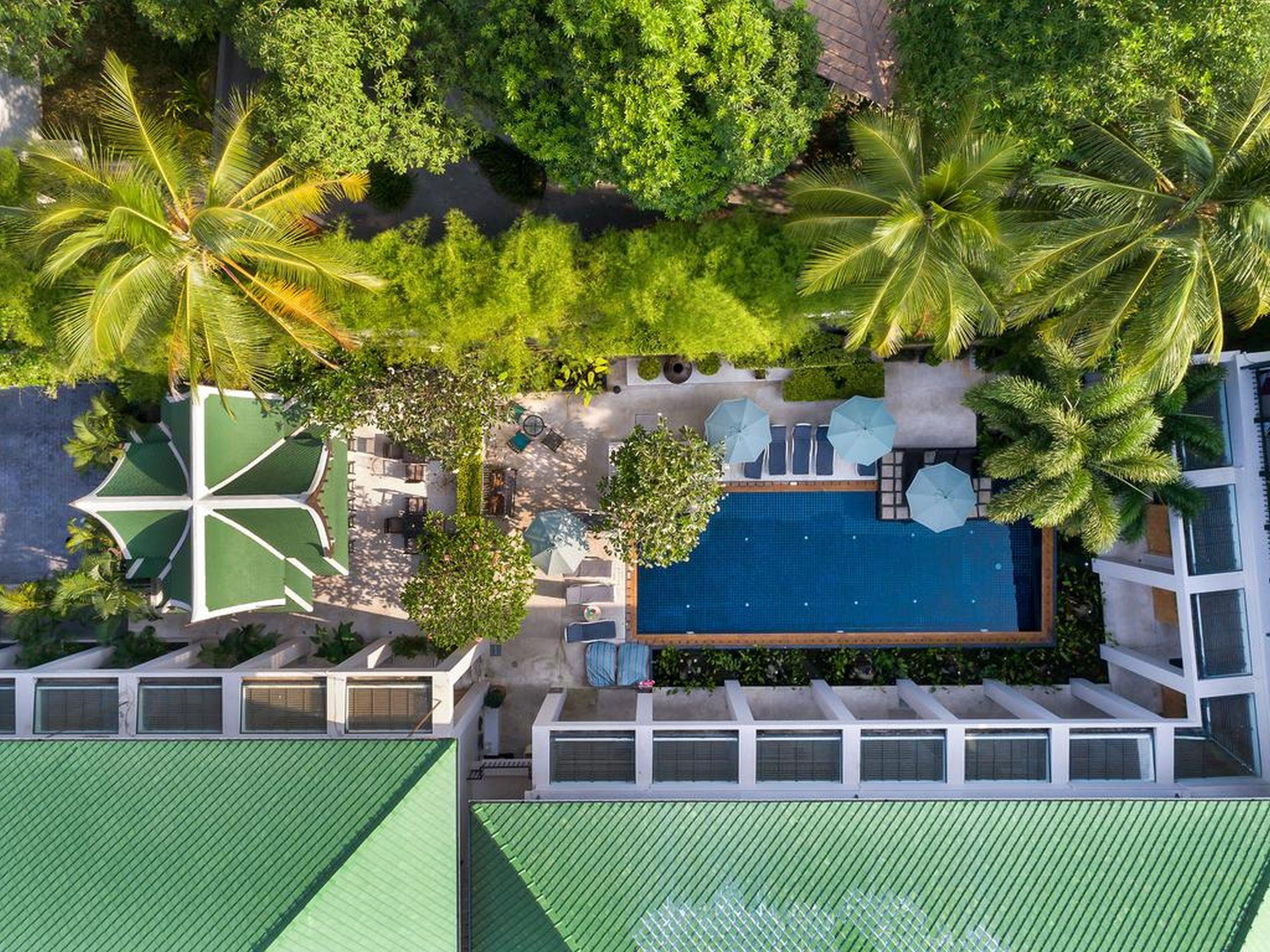 Outrigger Surin Beach Resort - Sha Extra Plus Eksteriør billede Aerial view of the hotel