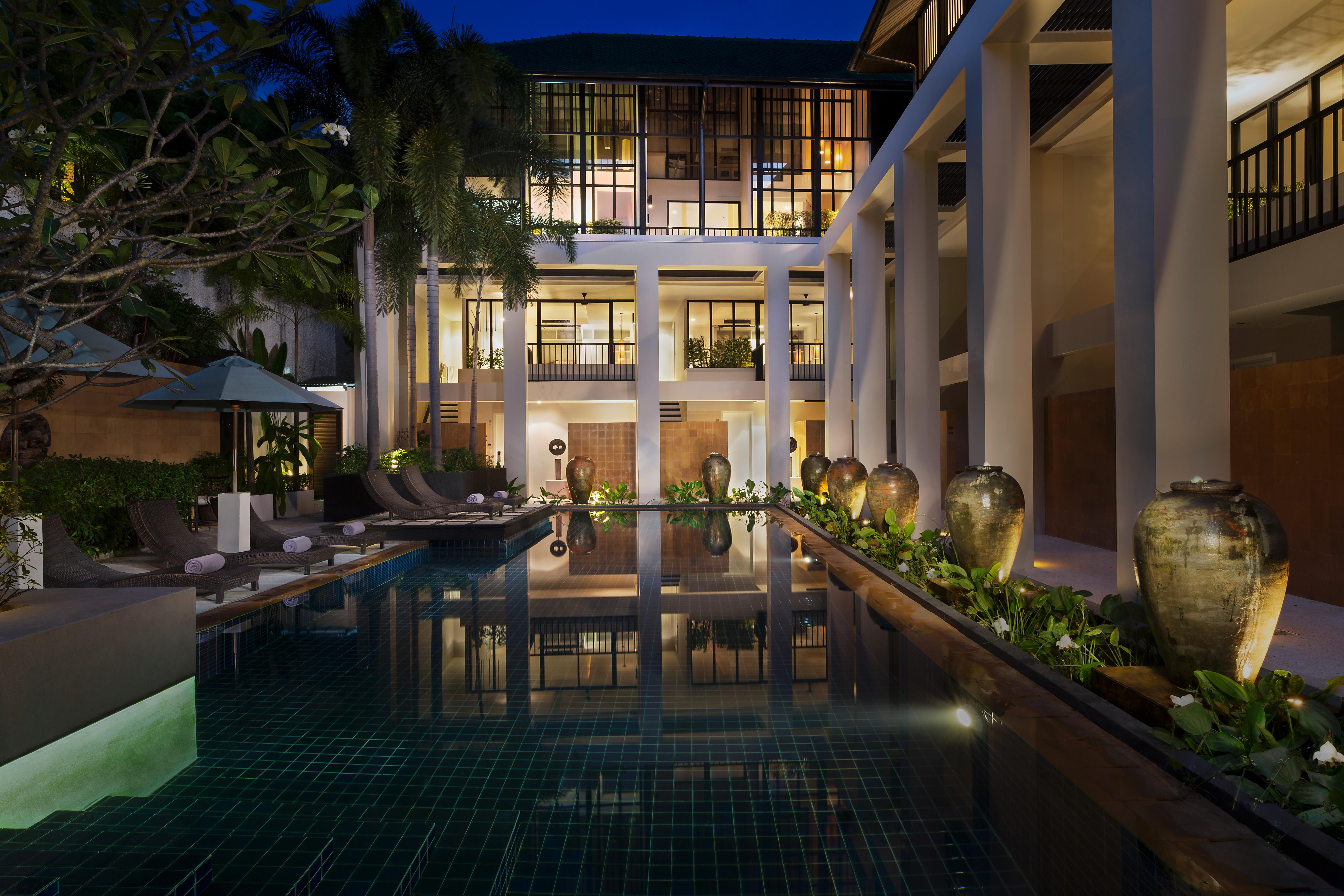 Outrigger Surin Beach Resort - Sha Extra Plus Eksteriør billede The hotel's pool