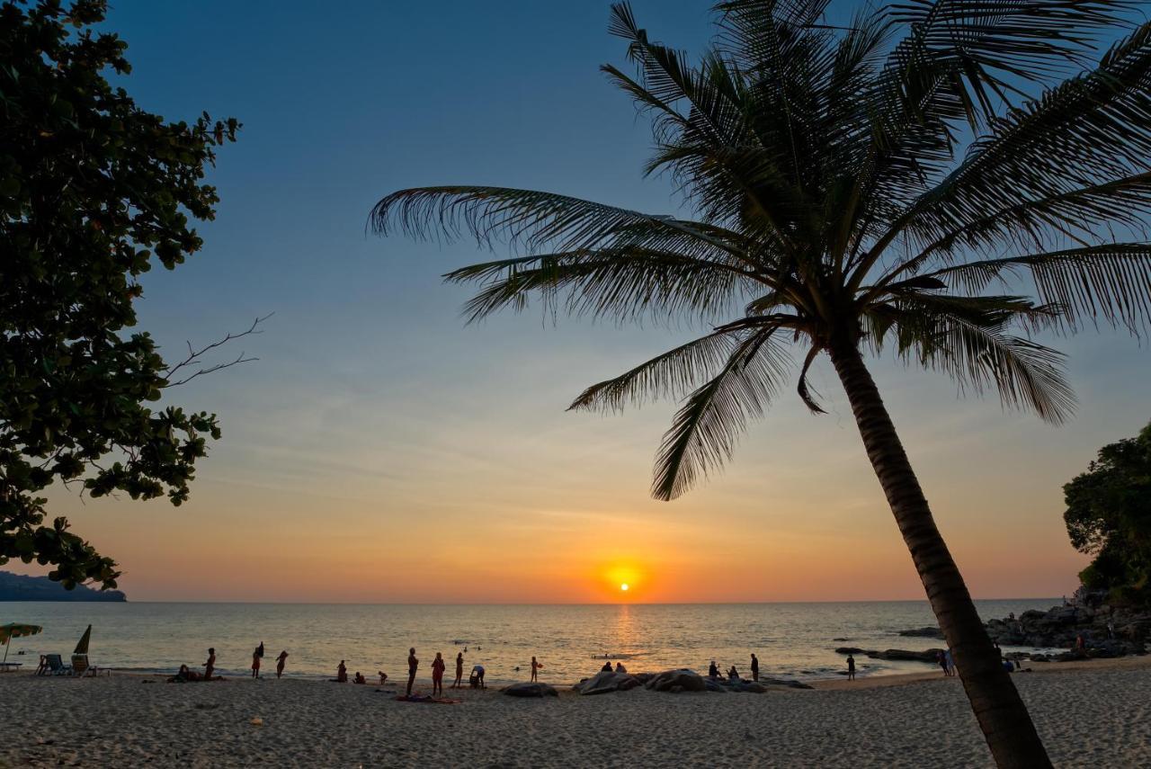 Outrigger Surin Beach Resort - Sha Extra Plus Eksteriør billede Sunset at Tanjung Puteri Beach