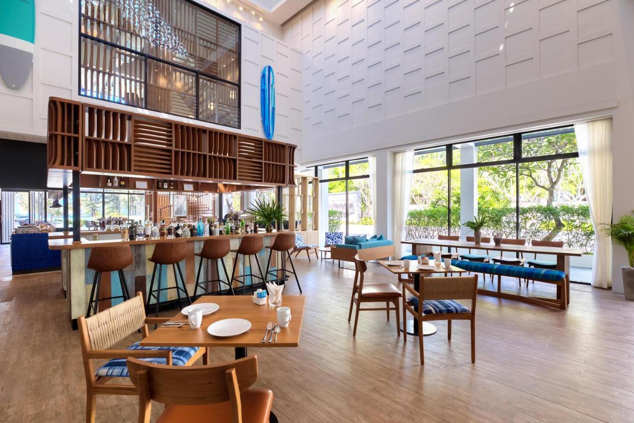 Outrigger Surin Beach Resort - Sha Extra Plus Eksteriør billede The Beach