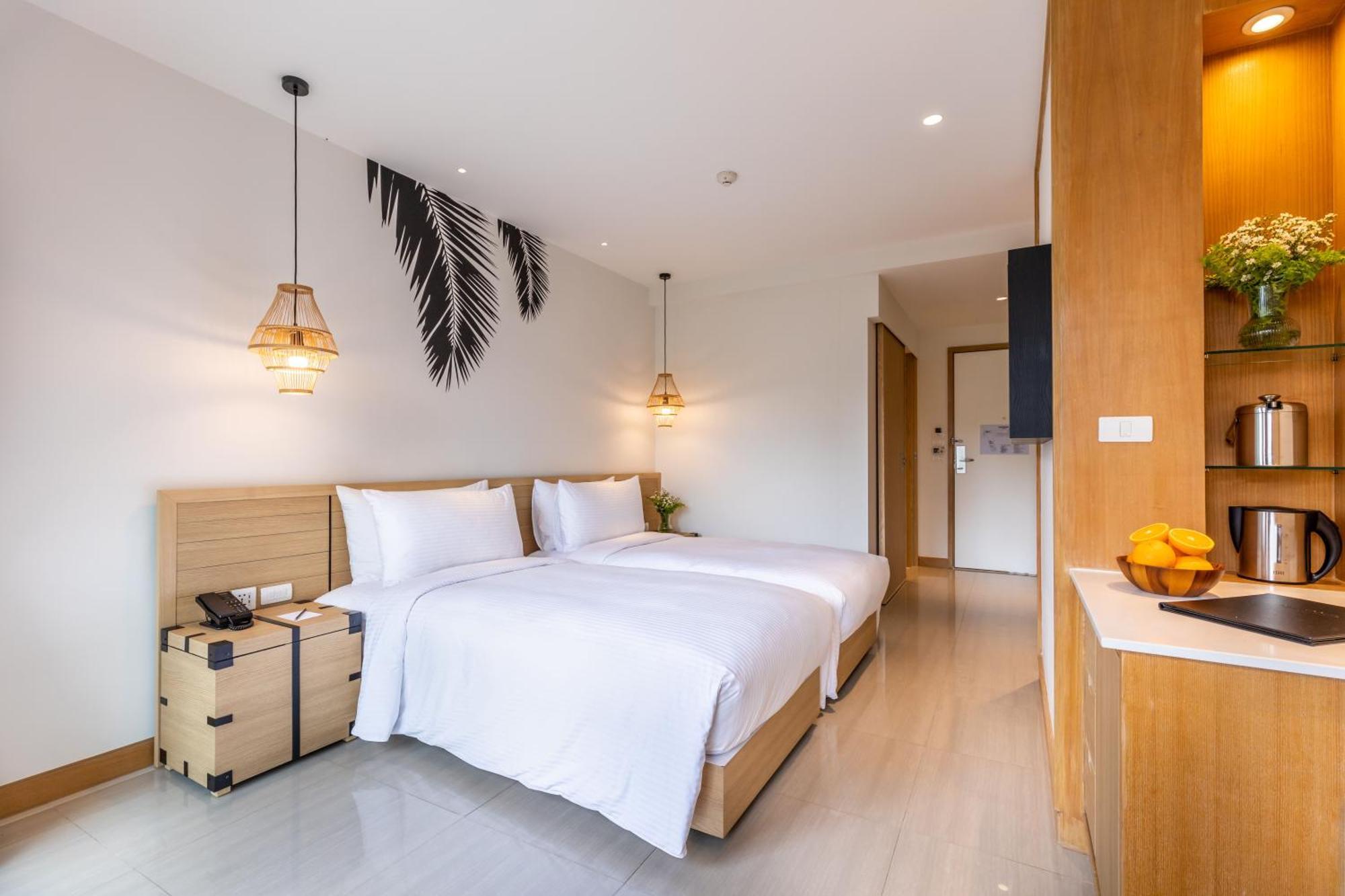 Outrigger Surin Beach Resort - Sha Extra Plus Værelse billede Deluxe Room